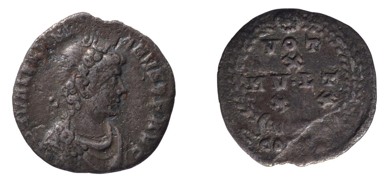 аверс RIC IX Constantinople 77A