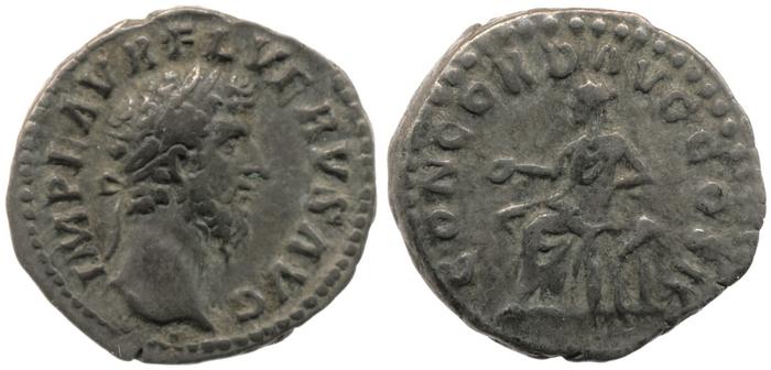 реверс RIC III Marcus Aurelius 446