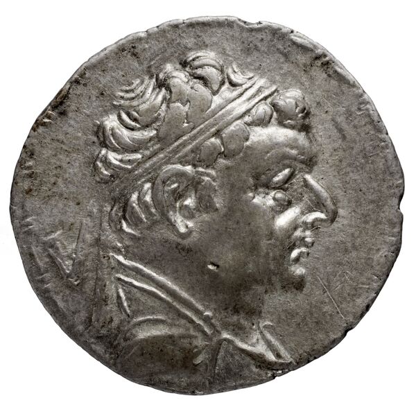 Bactrian and Indo-Greek Coinage Heliocles I 1.19, аверс, bnf-bigr