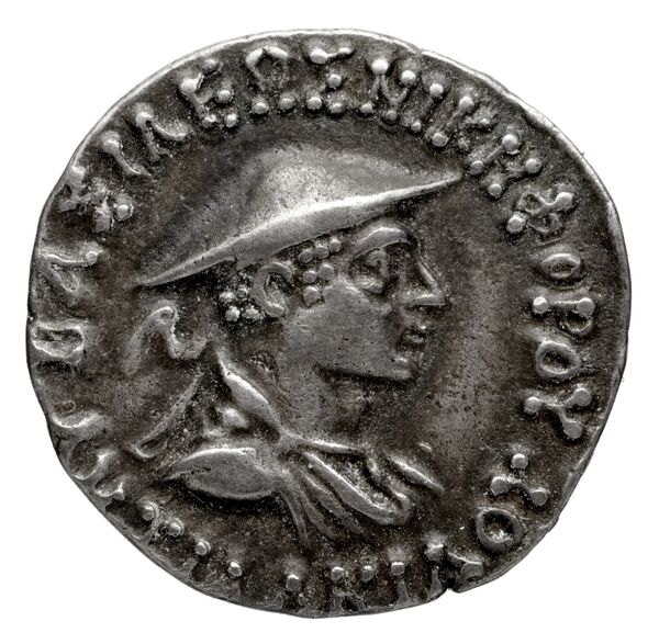 Bactrian and Indo-Greek Coinage Antialcidas 18.4, аверс, bnf-bigr