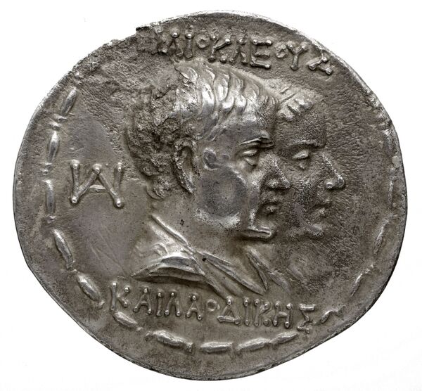 Bactrian and Indo-Greek Coinage Heliocles and Laodice 1.1, аверс, bnf-bigr