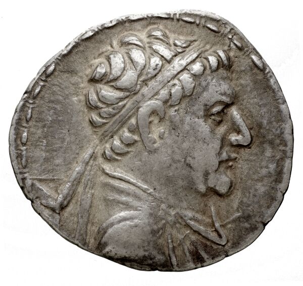 Bactrian and Indo-Greek Coinage Heliocles I 1.11, аверс, bnf-bigr