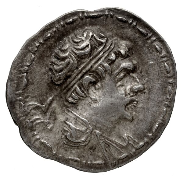 Bactrian and Indo-Greek Coinage Heliocles I 3.6, аверс, bnf-bigr
