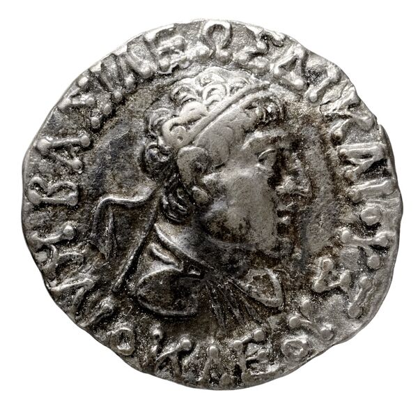 Bactrian and Indo-Greek Coinage Heliocles II 9.3, аверс, bnf-bigr
