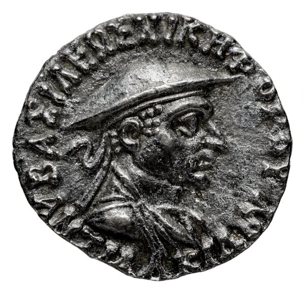 Bactrian and Indo-Greek Coinage Antialcidas 18.4, аверс, bnf-bigr