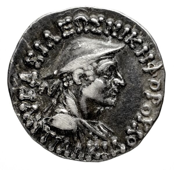Bactrian and Indo-Greek Coinage Antialcidas 18.4, аверс, bnf-bigr