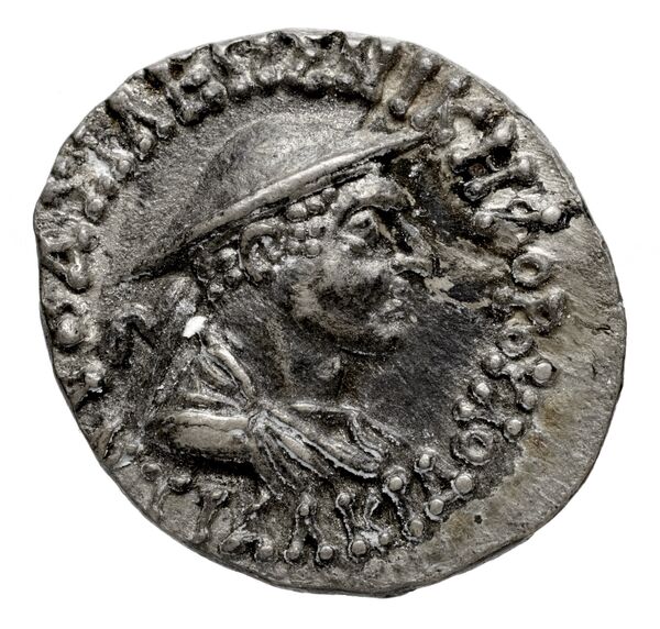 Bactrian and Indo-Greek Coinage Antialcidas 18.4, аверс, bnf-bigr