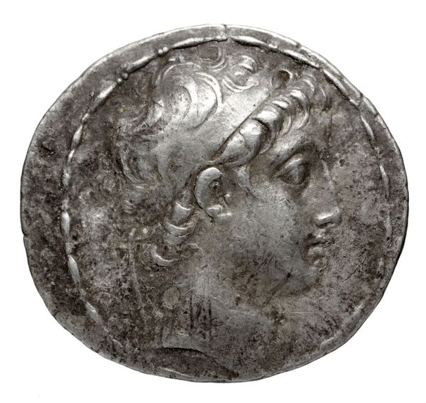 Деметрий II Никатор obv
