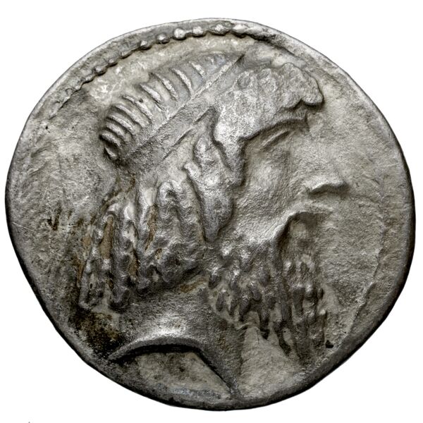 Attambelus I of Characene Charax Spasinou BMC Characene pl. 55, 10-14, аверс, bnf-iris