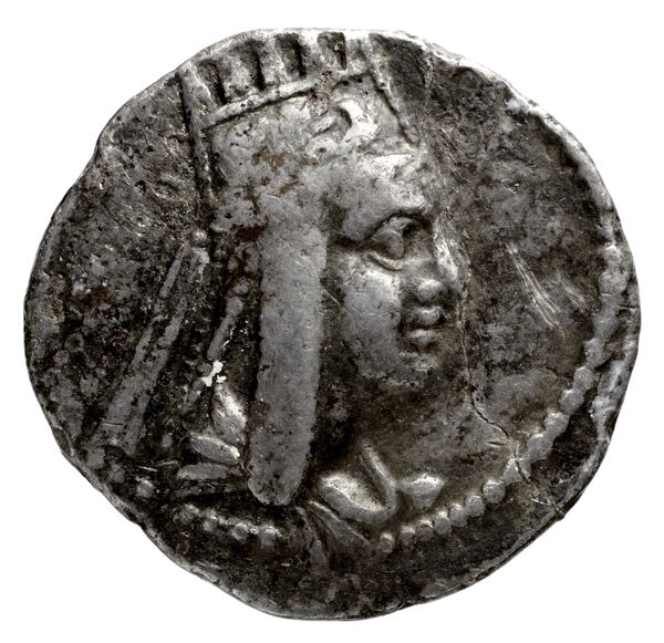 Tigranes II of Armenia Artaxata Kovacs 2016 101-108, аверс, bnf-iris