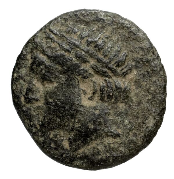 Magnesia ad Maeandrum BMC Magnesia 17-18, аверс, bnf-iris