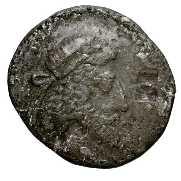 Attambelus IV of Characene Charax Spasinou BMC Characene pl. 43, 8 - 44, 3, аверс, bnf-iris
