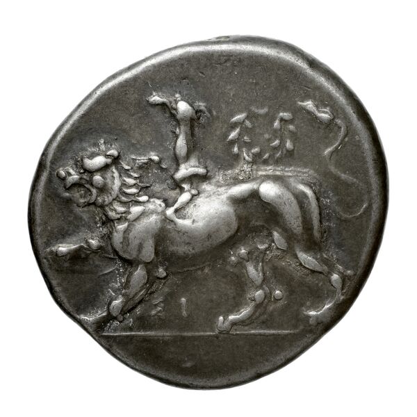 Leucae Kinns, Studies in Greek Personal Names presented to Elaine Matthews, 2010 Bronze A, аверс, bnf-iris