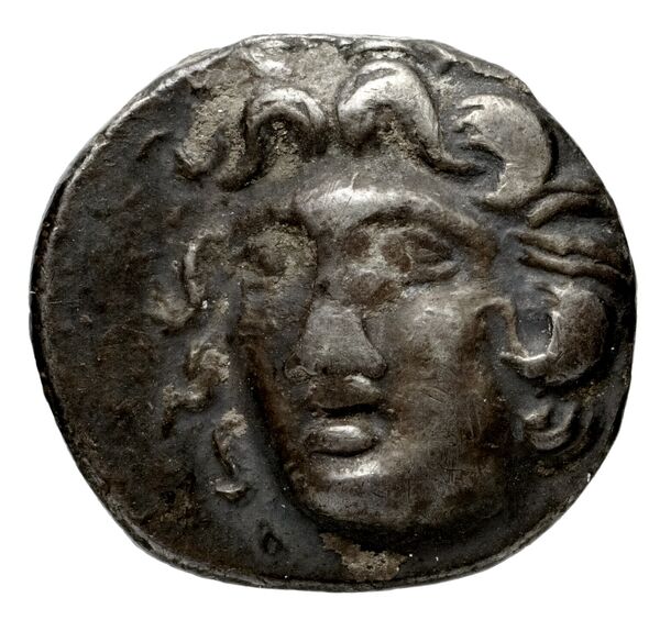Leucae Kinns, Studies in Greek Personal Names presented to Elaine Matthews, 2010 Bronze A, аверс, bnf-iris