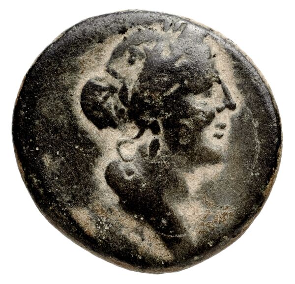 Magnesia ad Maeandrum BMC Magnesia 8-13, obverse, bnf-iris