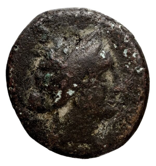 Magnesia ad Maeandrum BMC Magnesia 8-13, obverse, bnf-iris