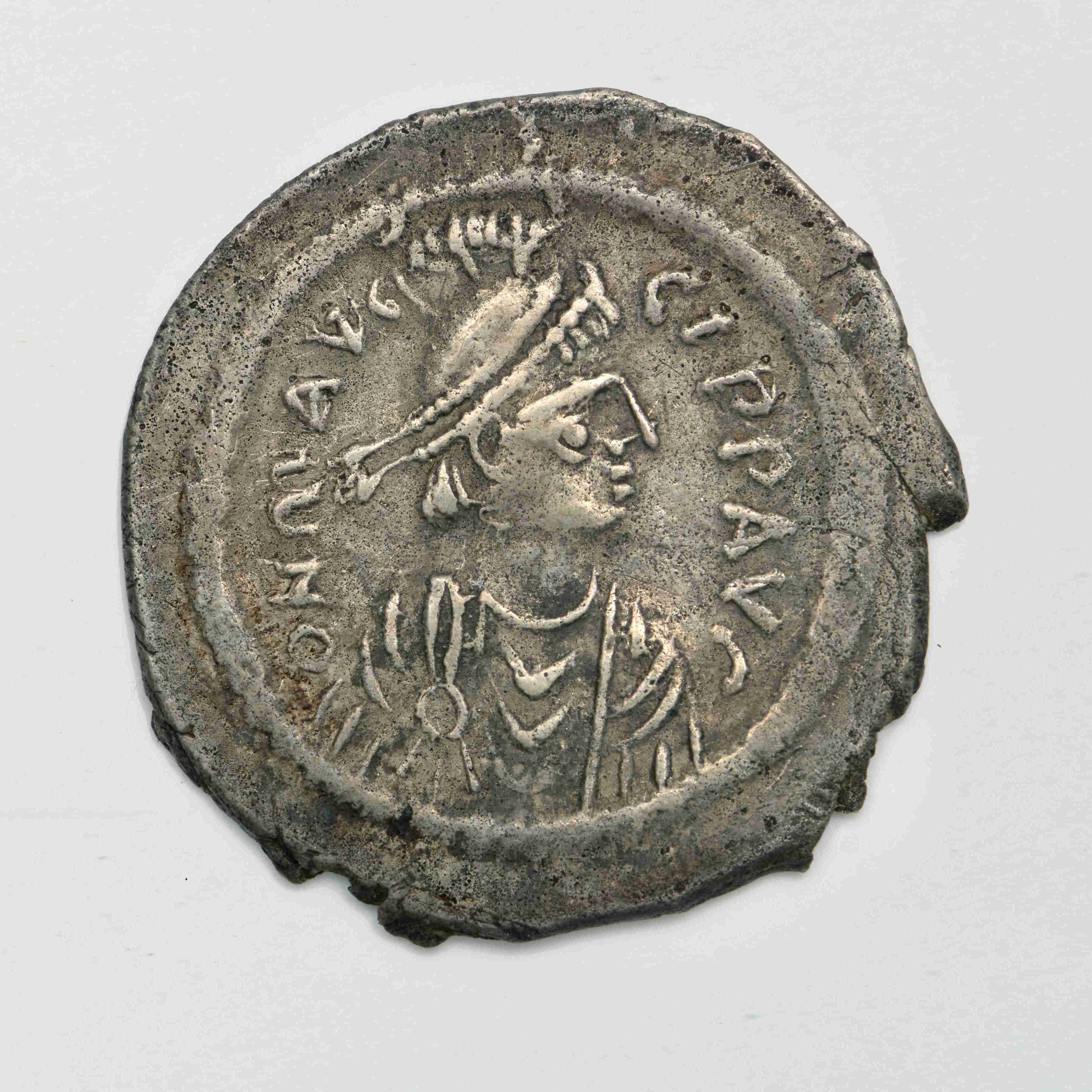 аверс Maurice Tiberius — Light Siliqua (Constantinople, 583–584)