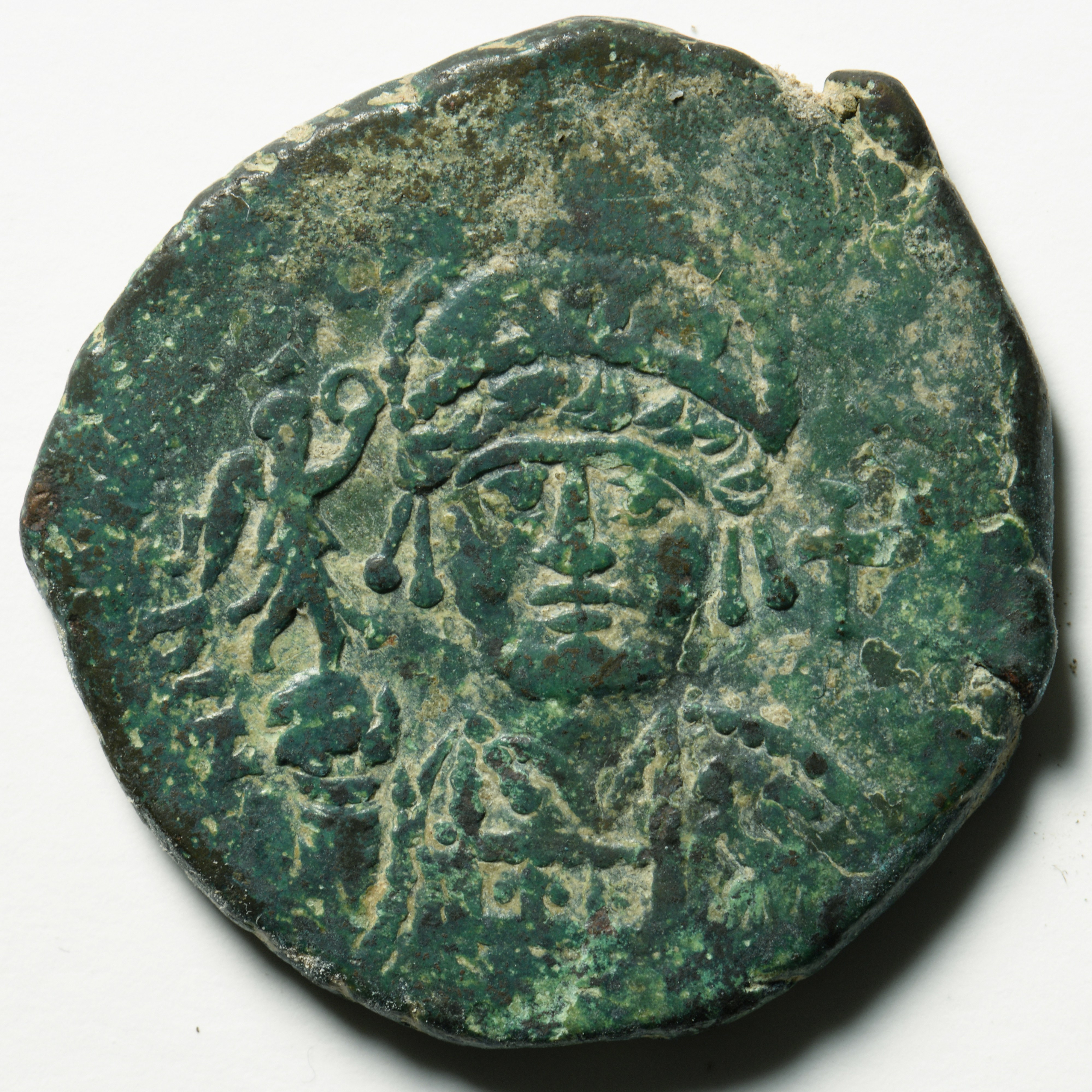 аверс Justin II — Follis (Antioch, 566)