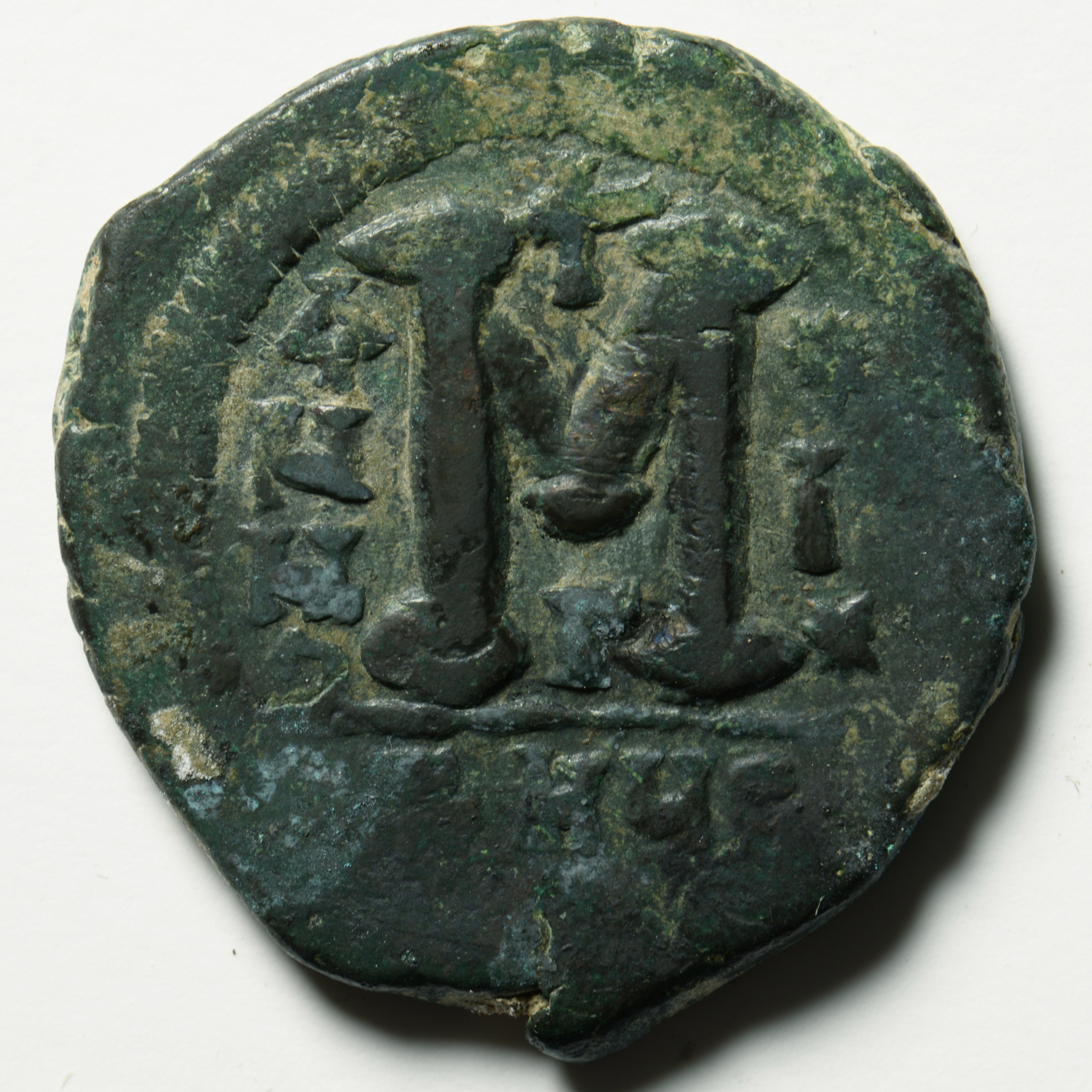 реверс Justin II — Follis (Antioch, 566)