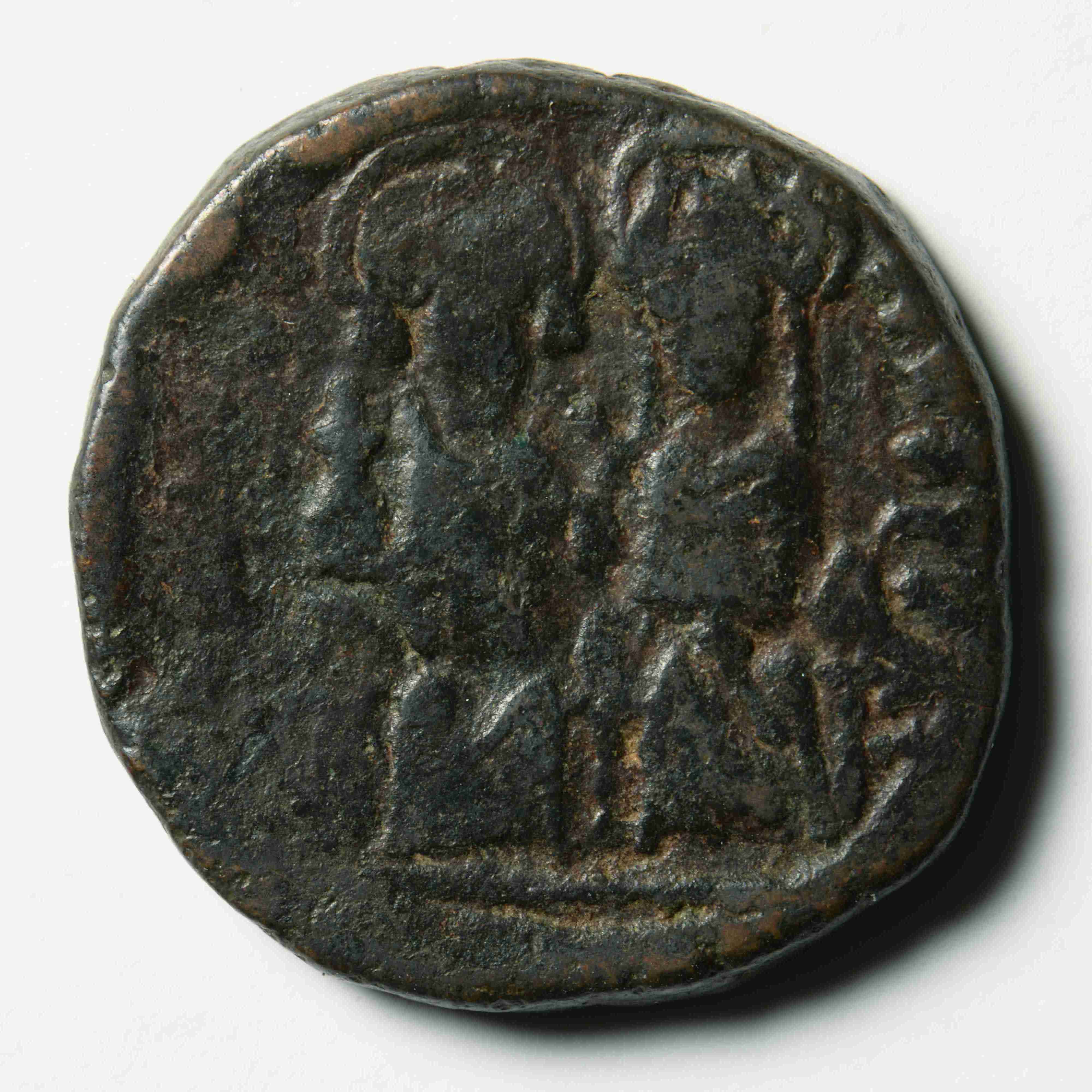 аверс Justin II — Half Follis (Constantinople, 572–573)