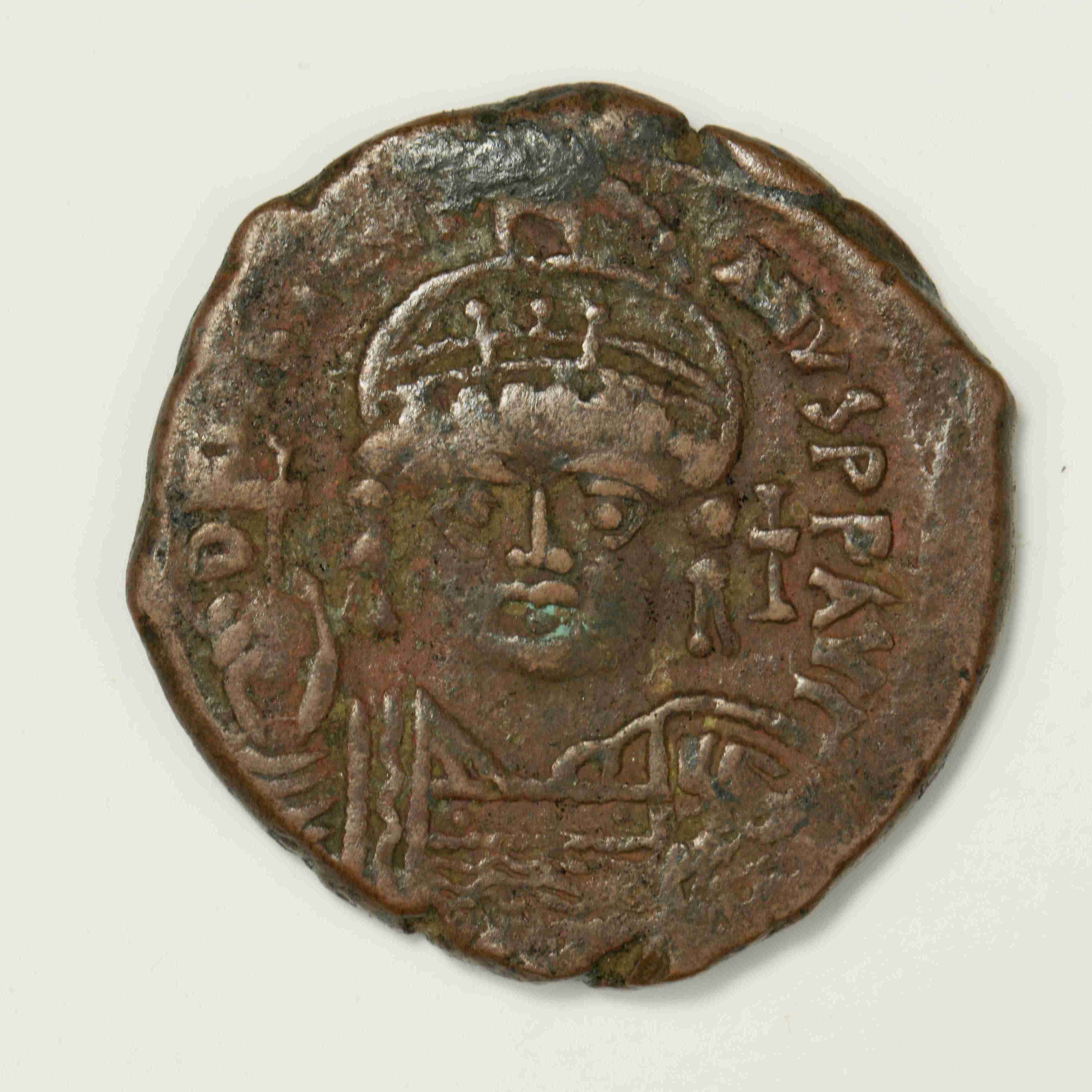 аверс Justinian I — Follis (Constantinople, 558–559)