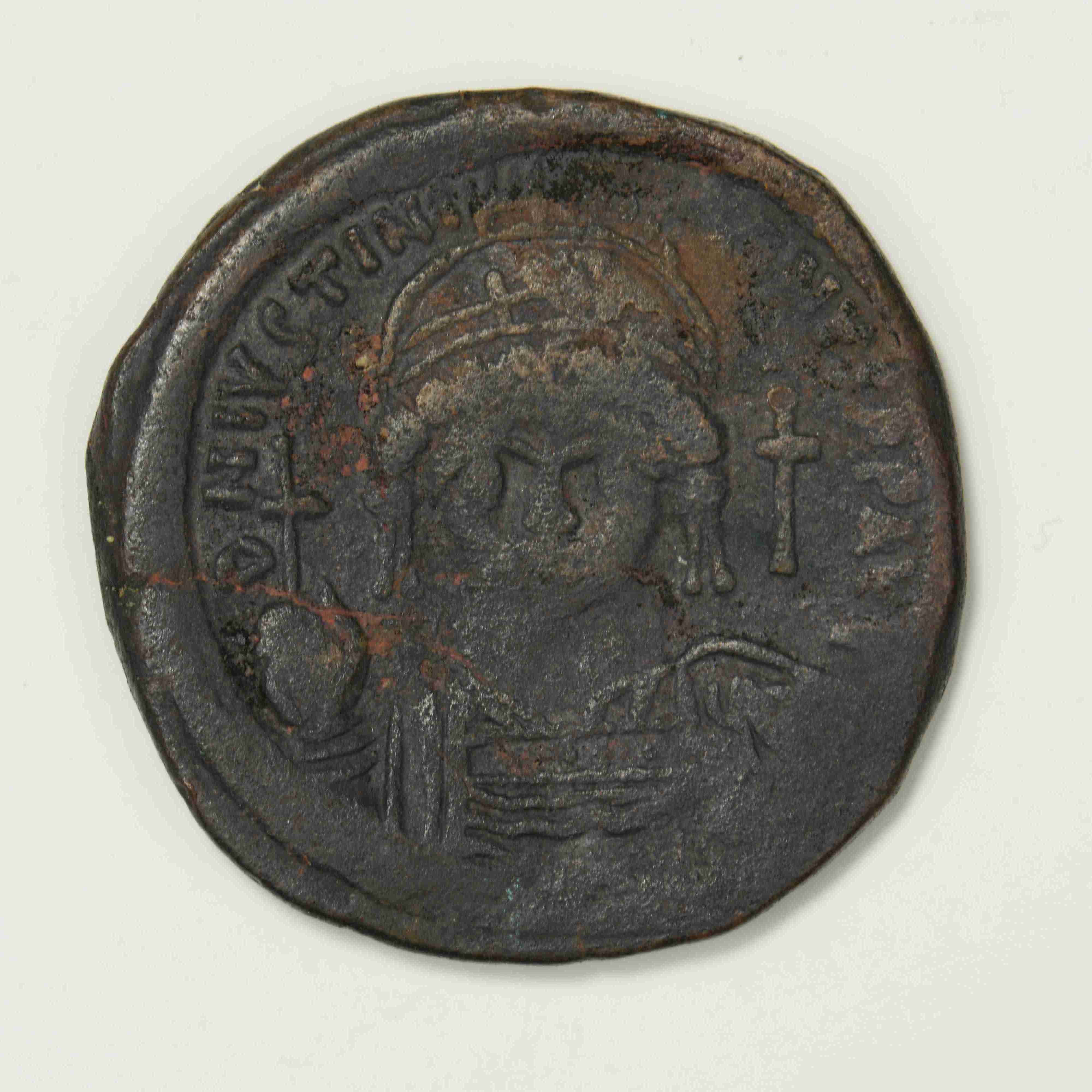 Justinian I — Follis (Constantinople, 558–559), аверс, do_byzant