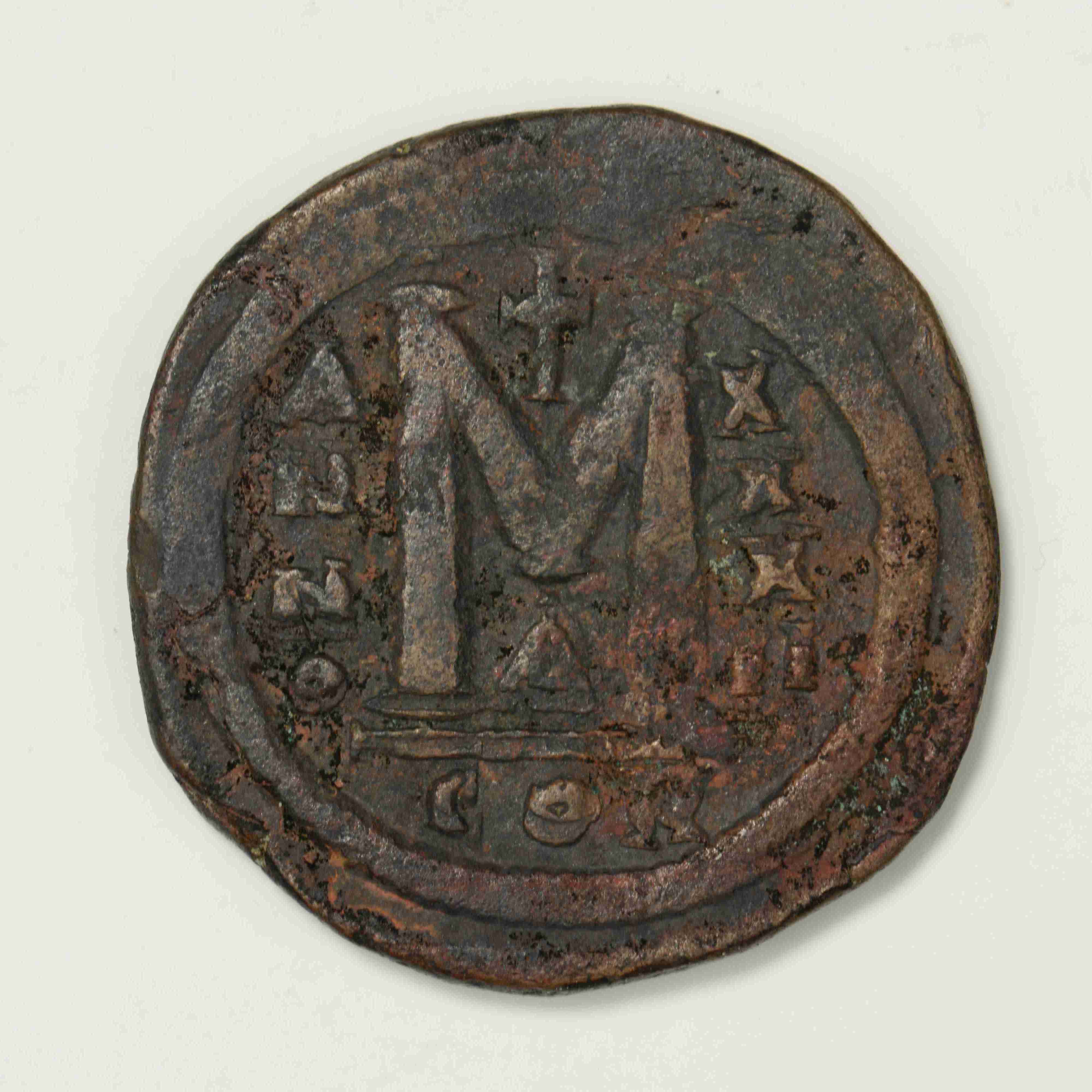Justinian I — Follis (Constantinople, 558–559), реверс, do_byzant
