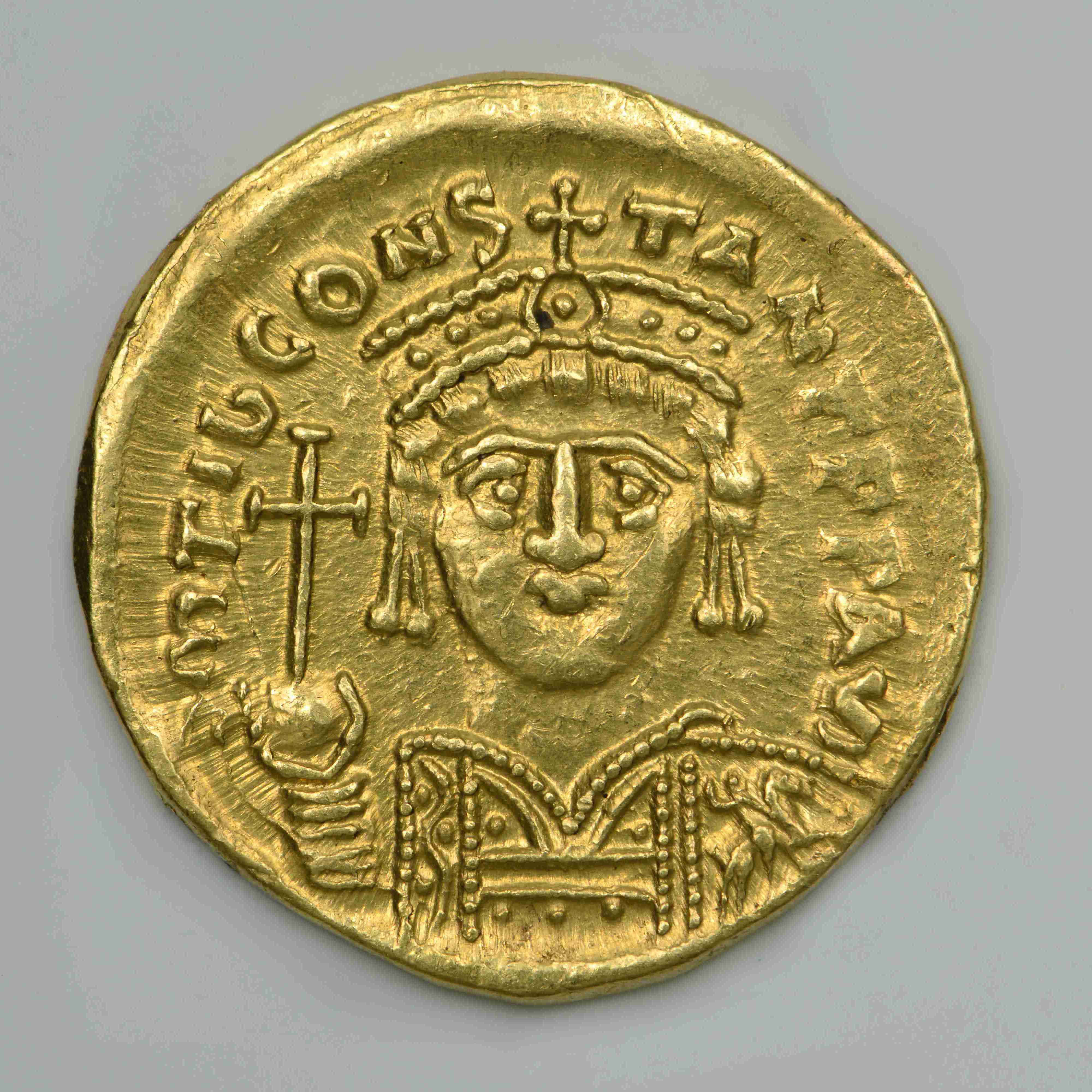 Tiberios II Constantine obv
