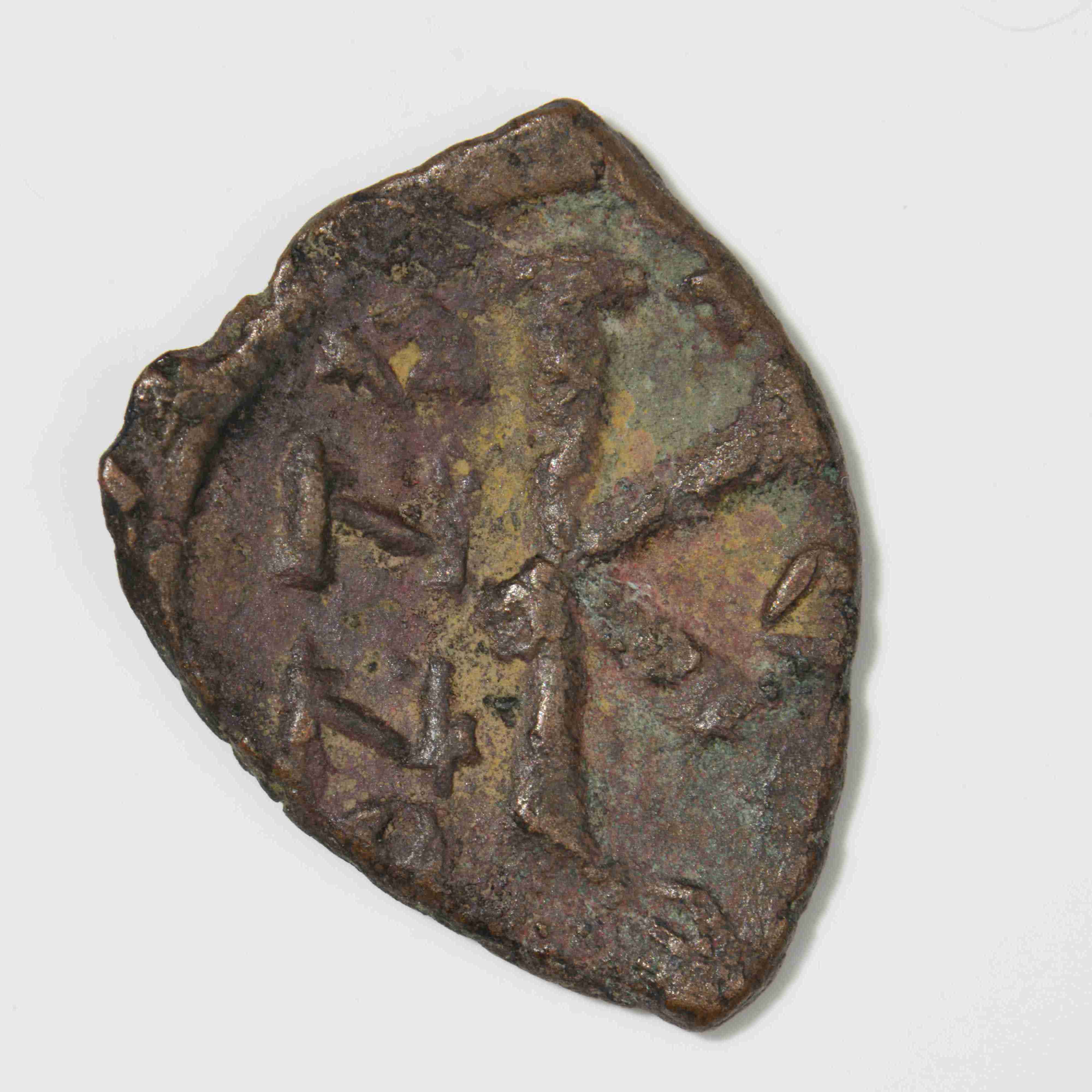 reverse Tiberios III — Half Follis (Constantinople, 701–702)