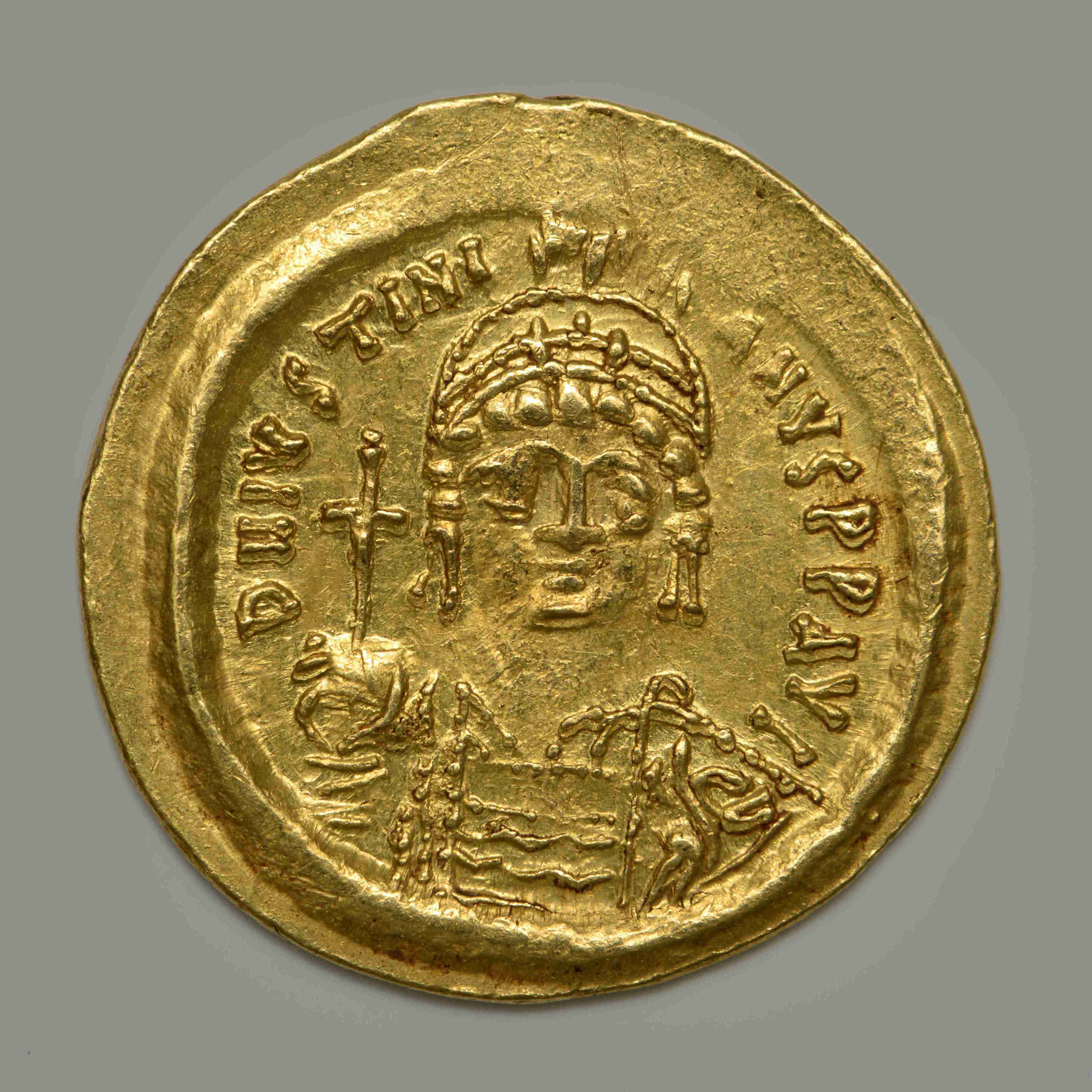 аверс Justinian I — Solidus (Constantinople, 527)
