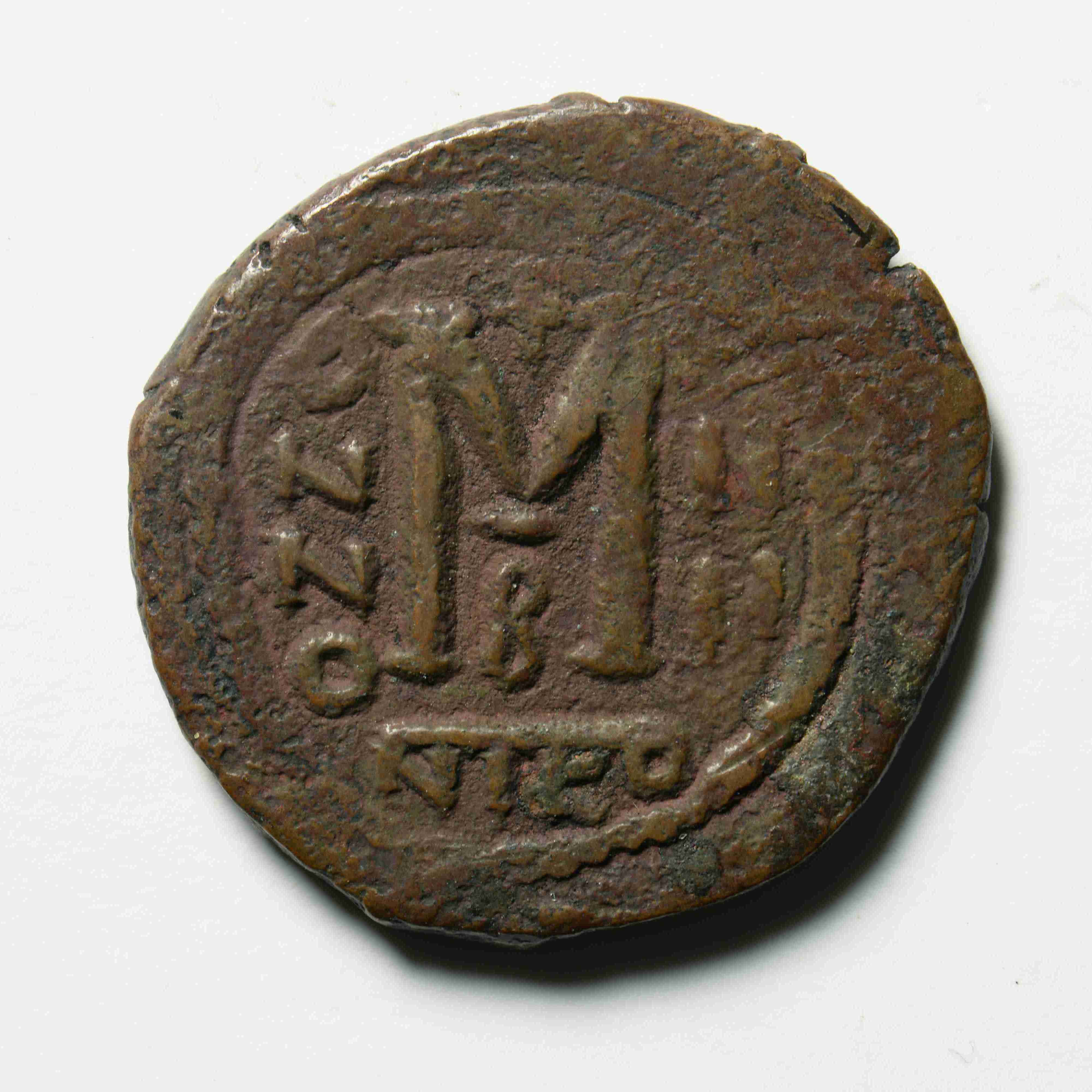 Tiberios II Constantine — Follis (Nikomedeia, 579), реверс, do_byzant