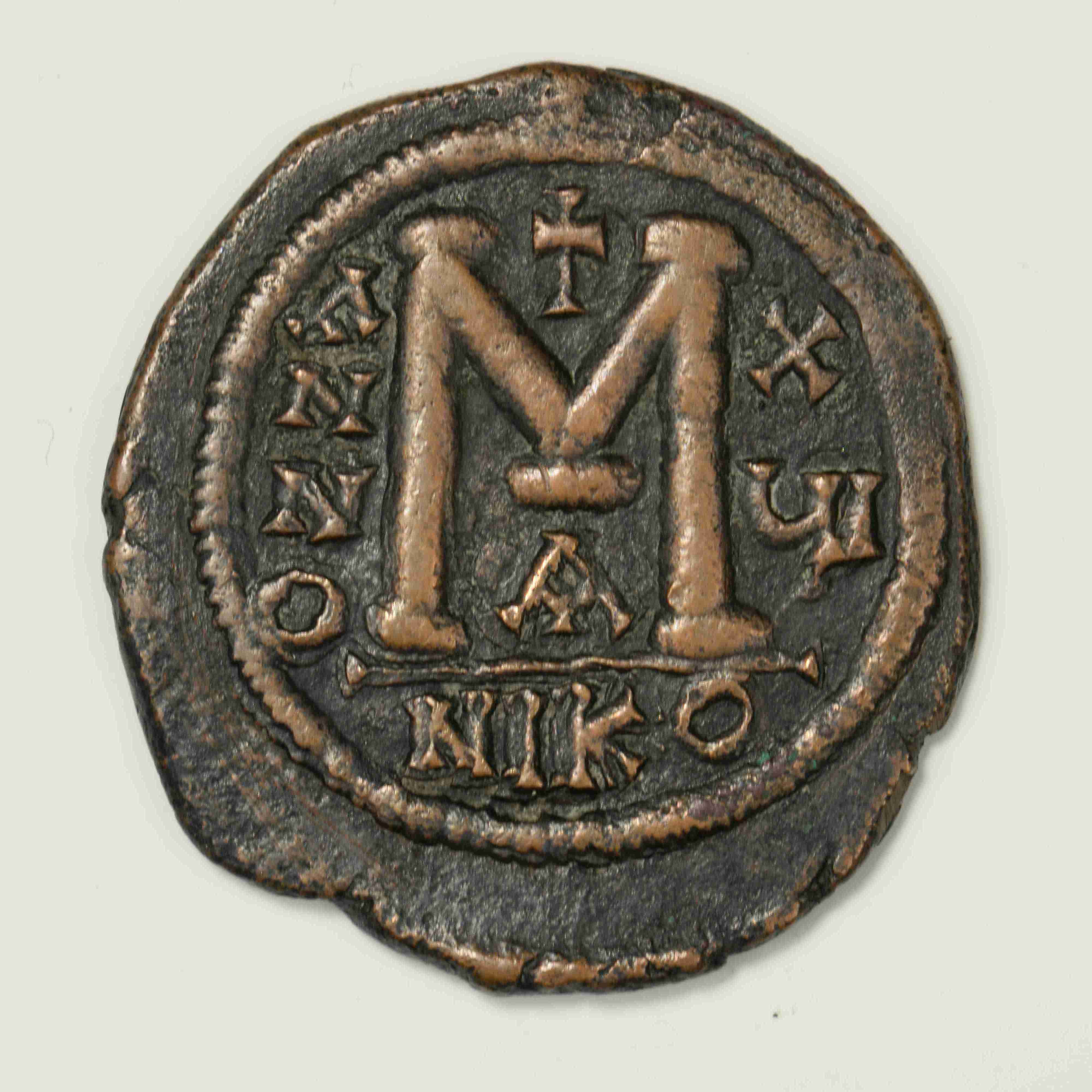 Justinian I — Follis (Nikomedeia, 555–556), реверс, do_byzant