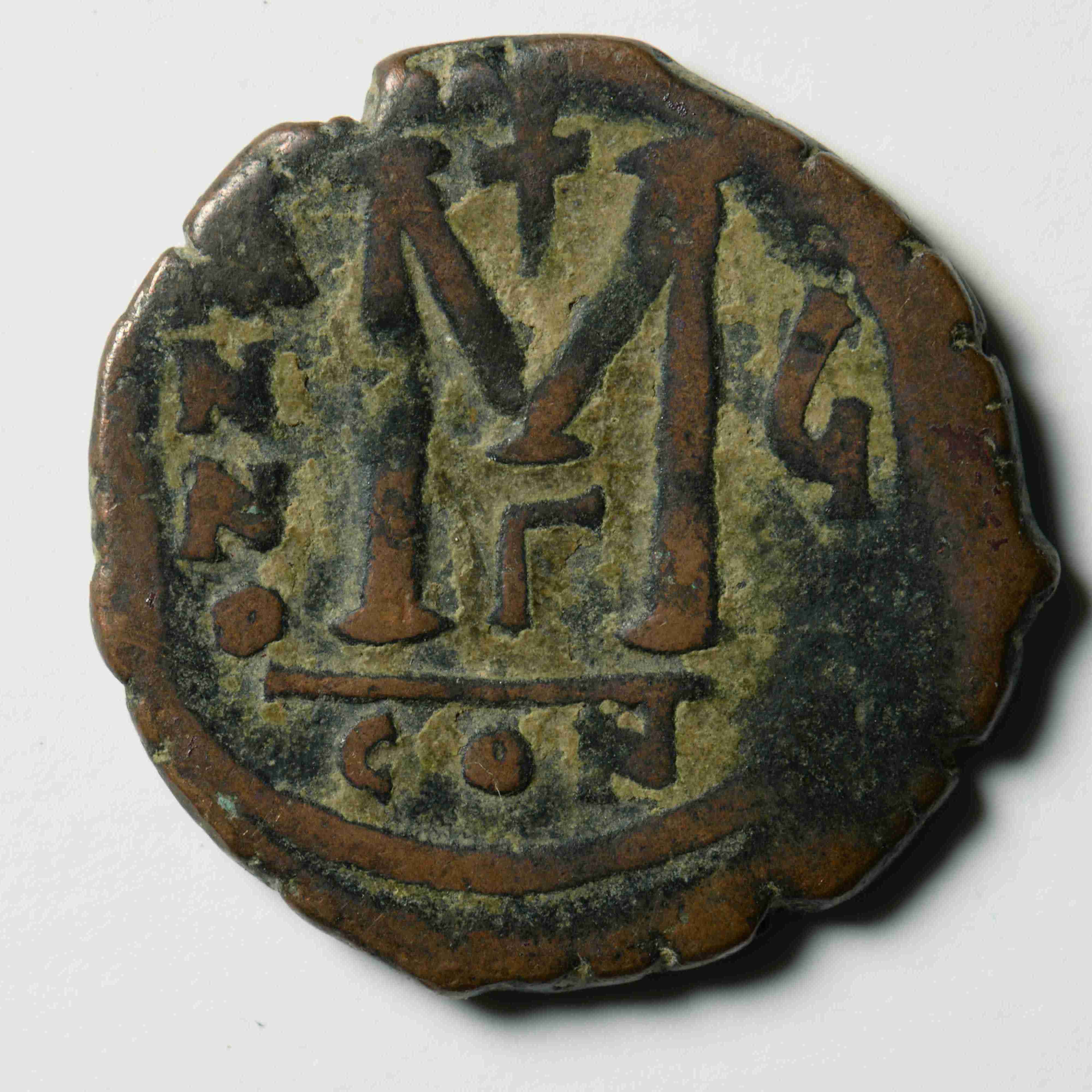 Justin II — Follis (Constantinople, 567–568), реверс, do_byzant