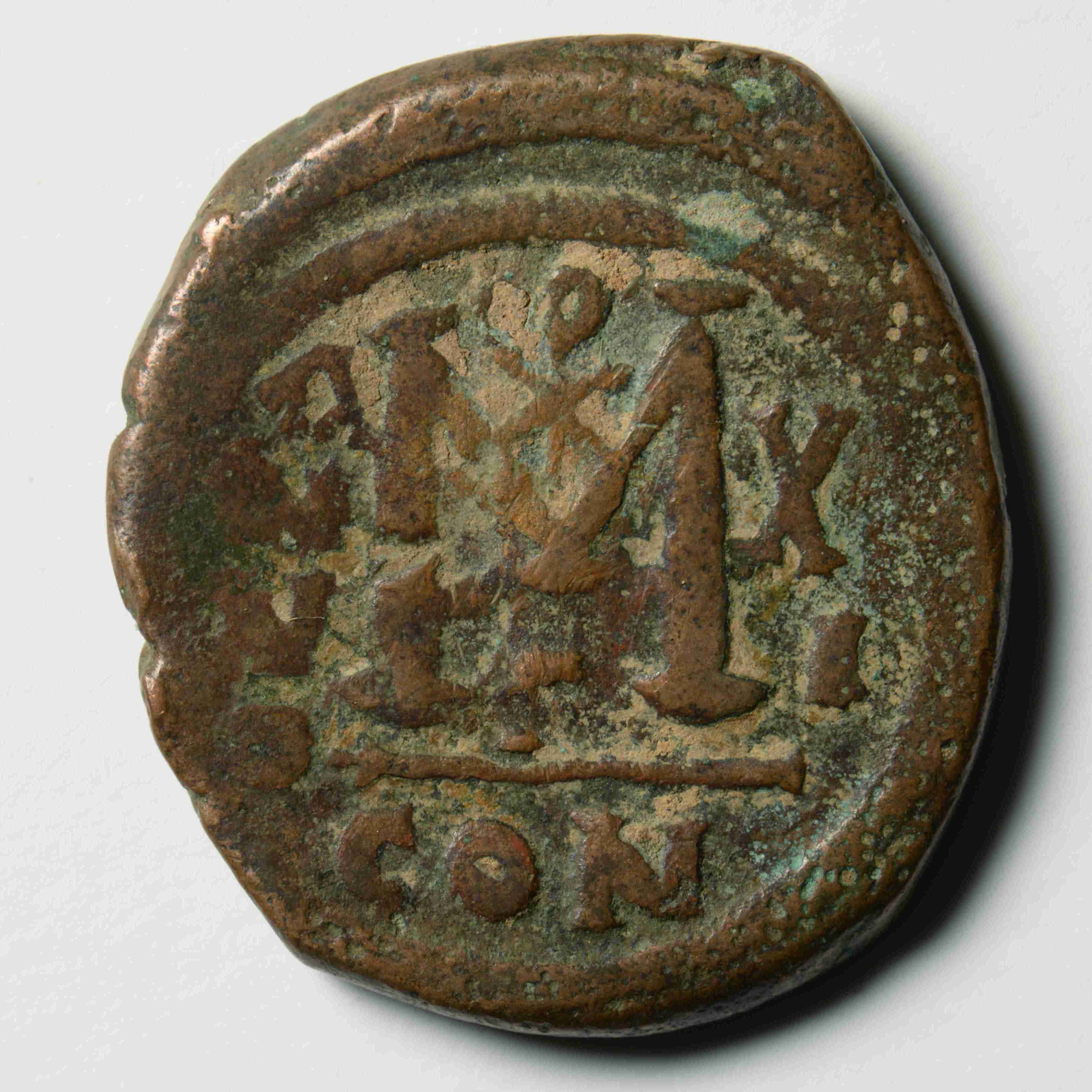 Justin II — Follis (Constantinople, 567–568), реверс, do_byzant