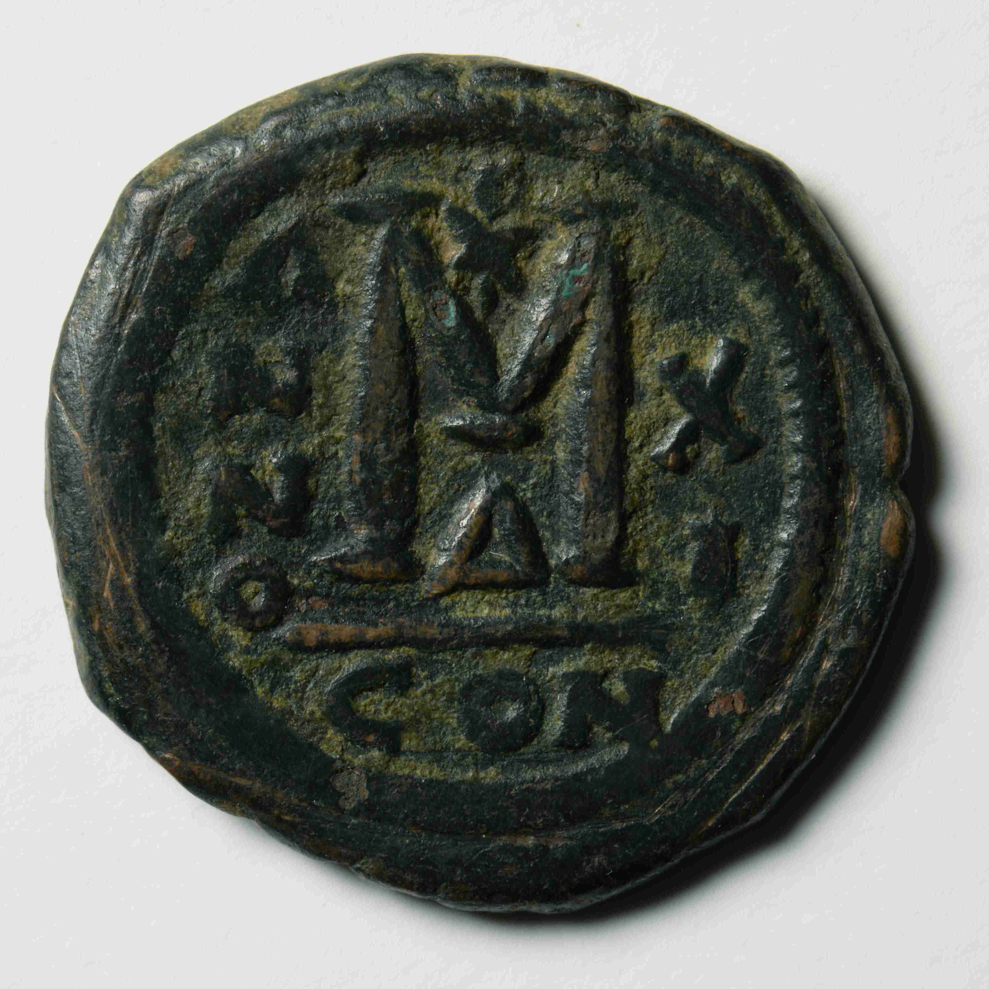 Justin II — Follis (Constantinople, 567–568), реверс, do_byzant