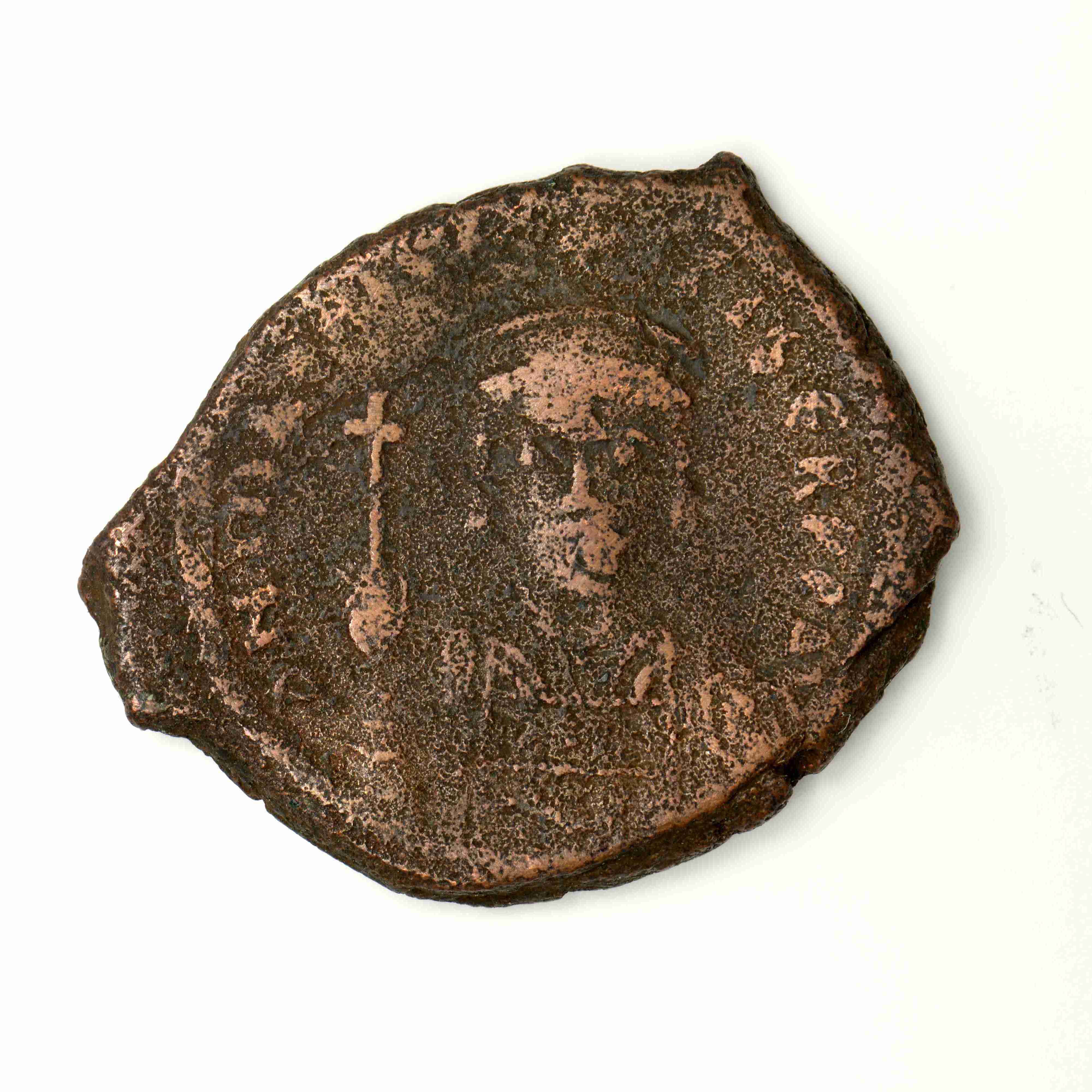 Maurice Tiberius — Follis (Constantinople, 586–587), аверс, do_byzant