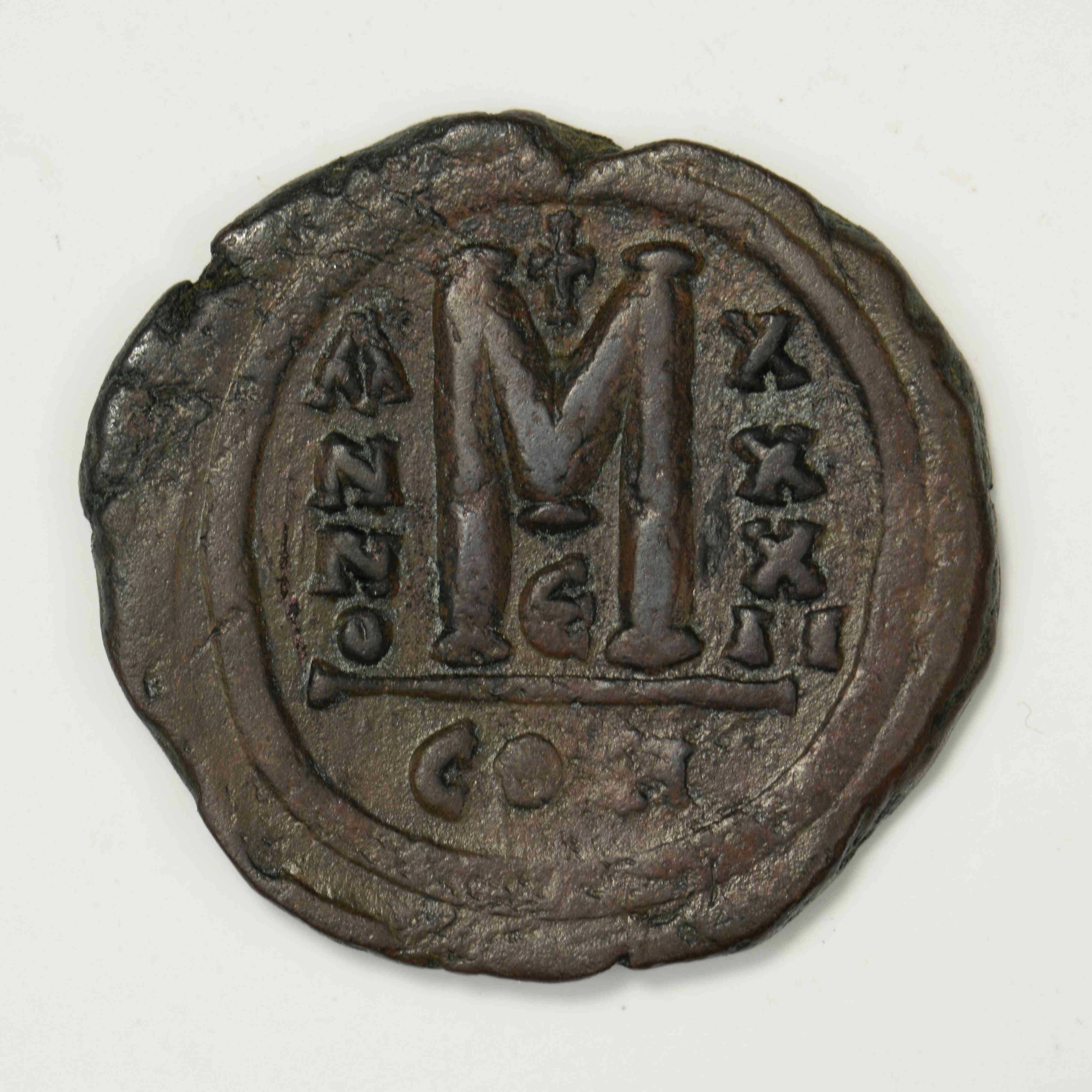 Justinian I — Follis (Constantinople, 558–559), реверс, do_byzant