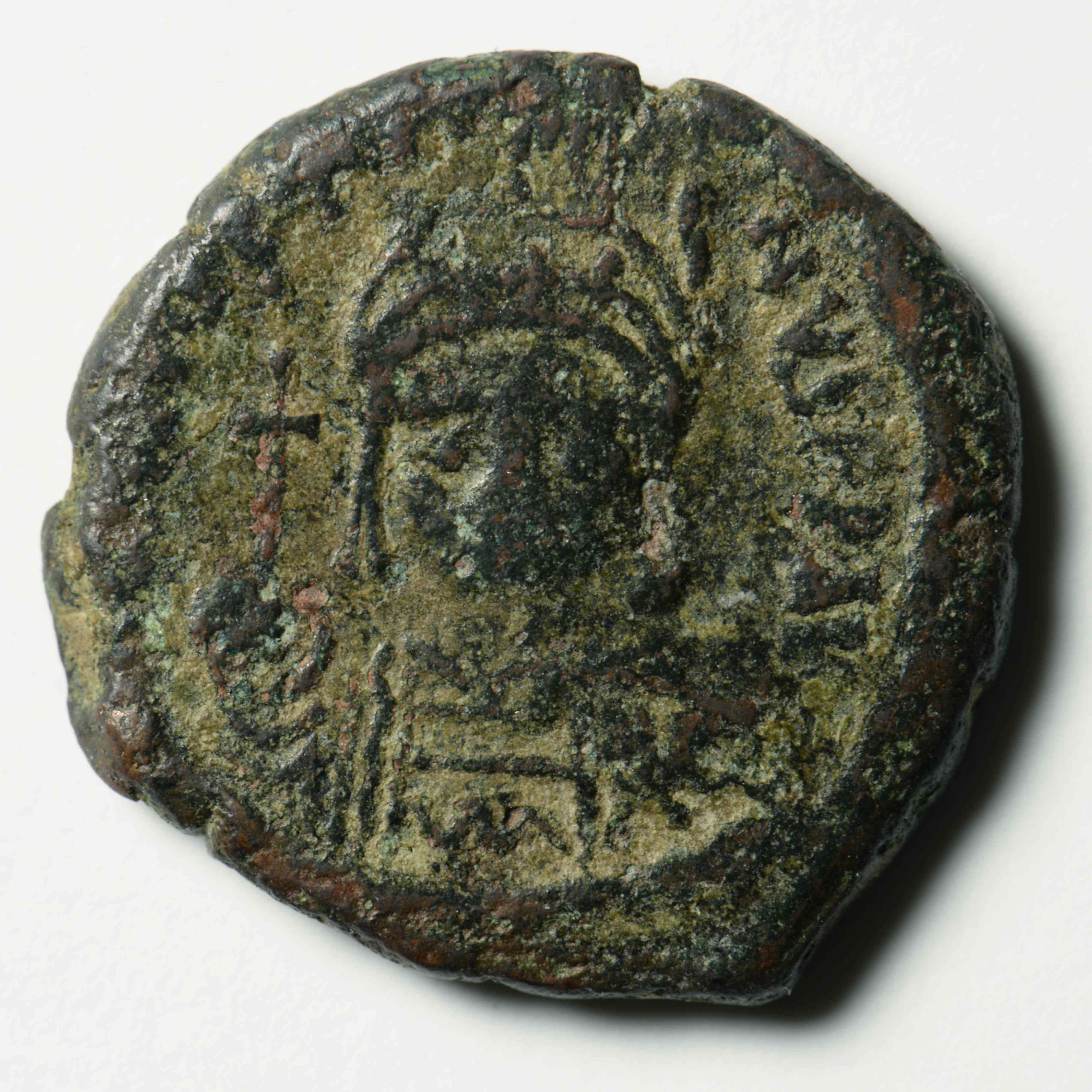 obverse Justin II — Half Follis (Thessalonike, 568–569)