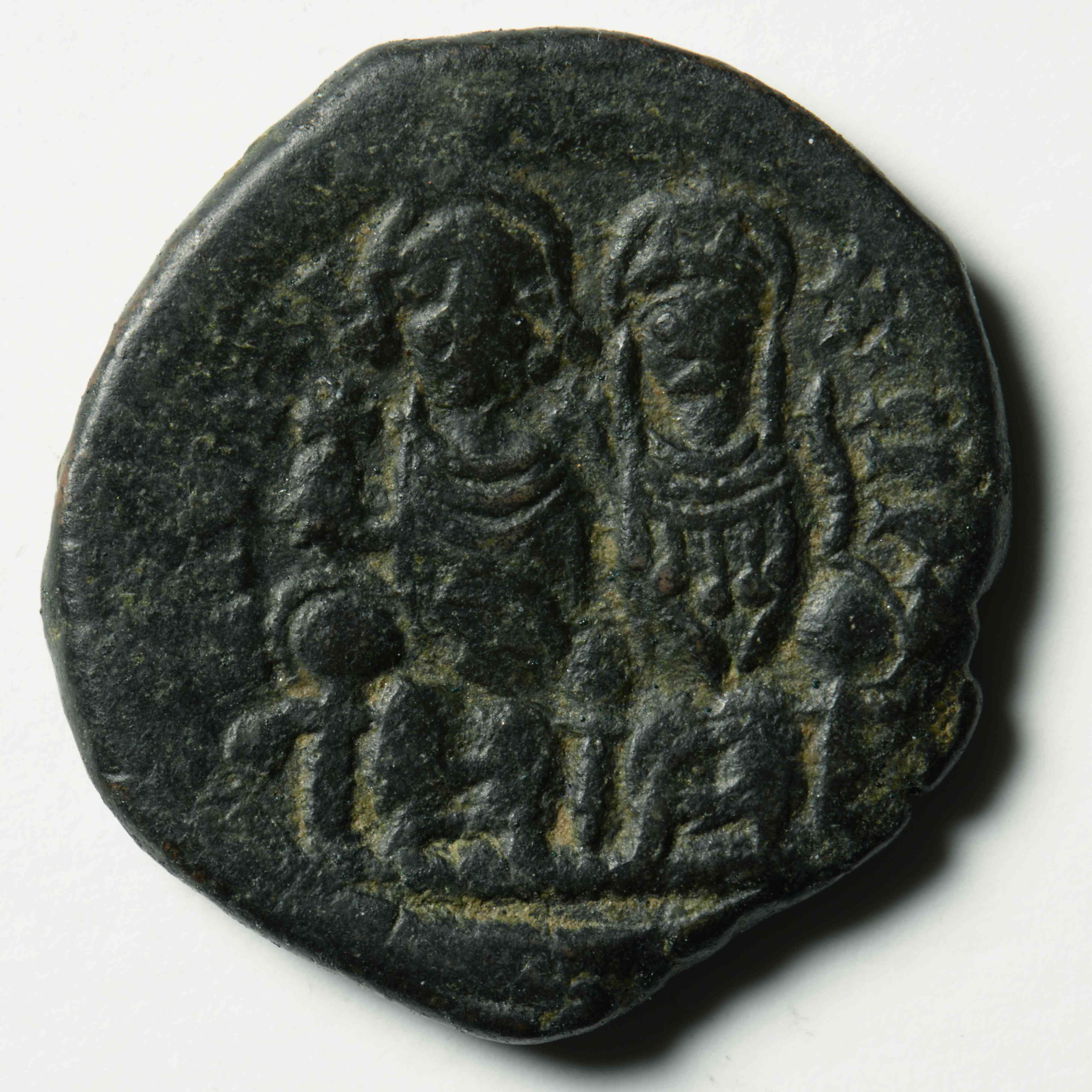 аверс Justin II — Half Follis (Nikomedeia, 574–575)