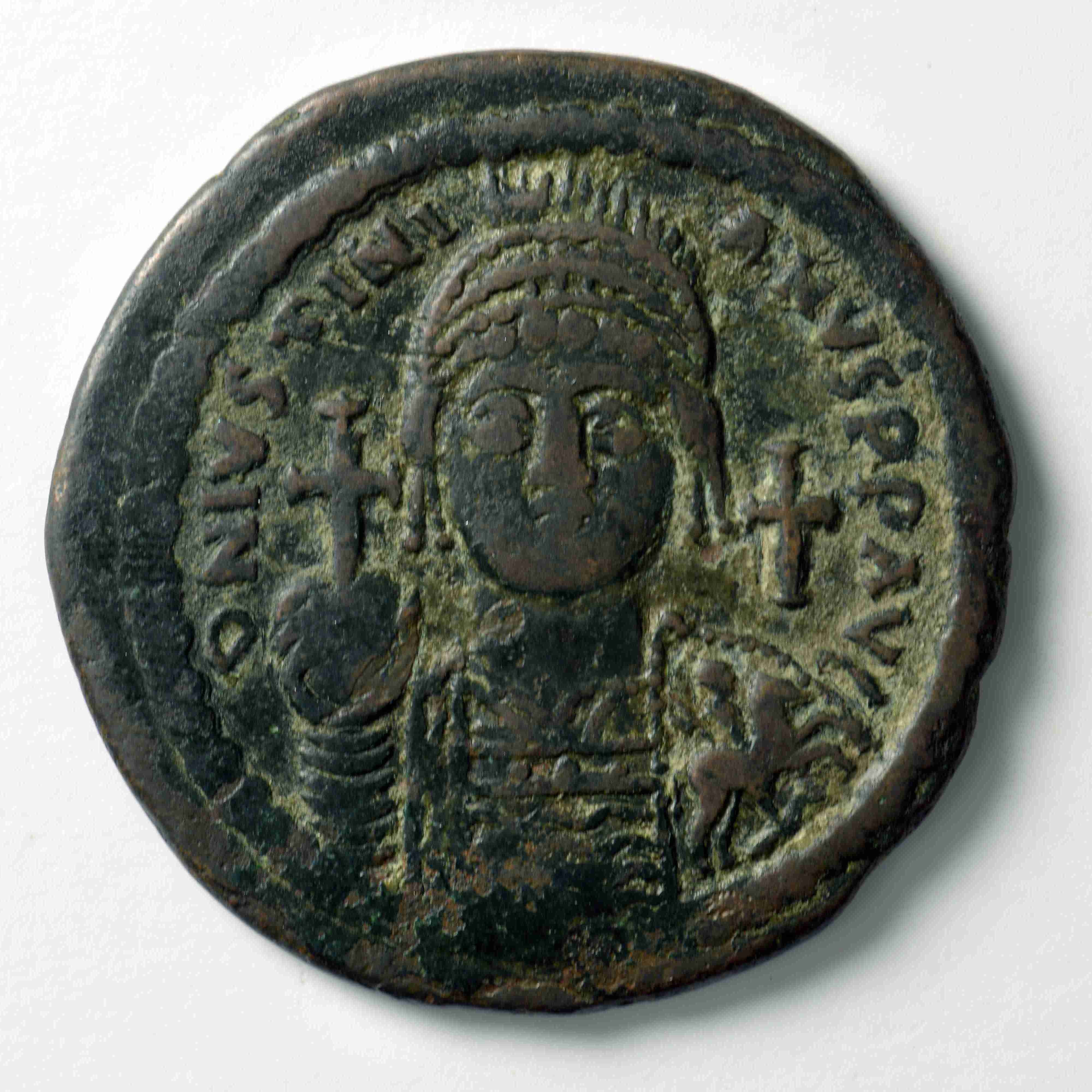 Justinian I — Follis (Nikomedeia, 555–556), аверс, do_byzant