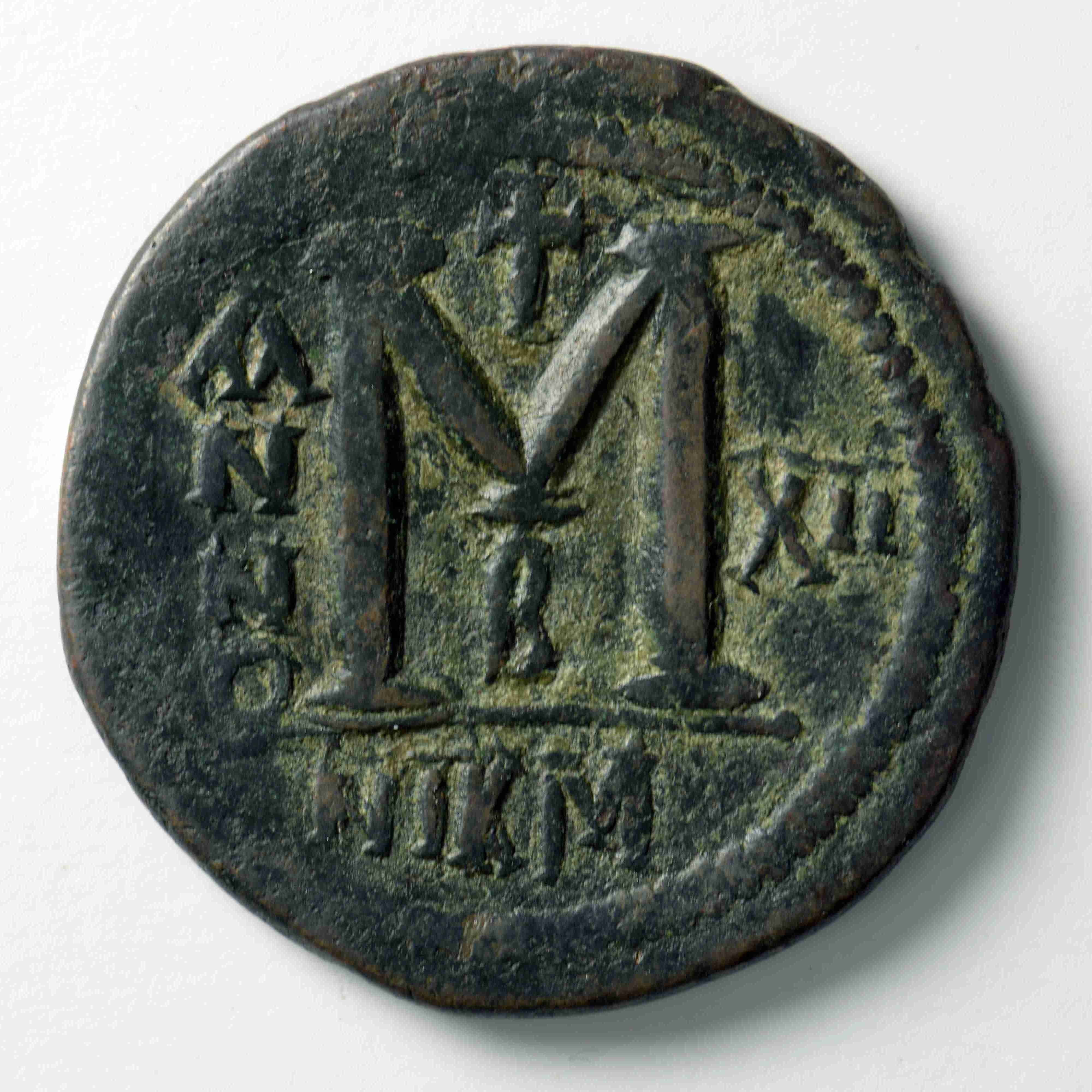 Justinian I — Follis (Nikomedeia, 555–556), реверс, do_byzant