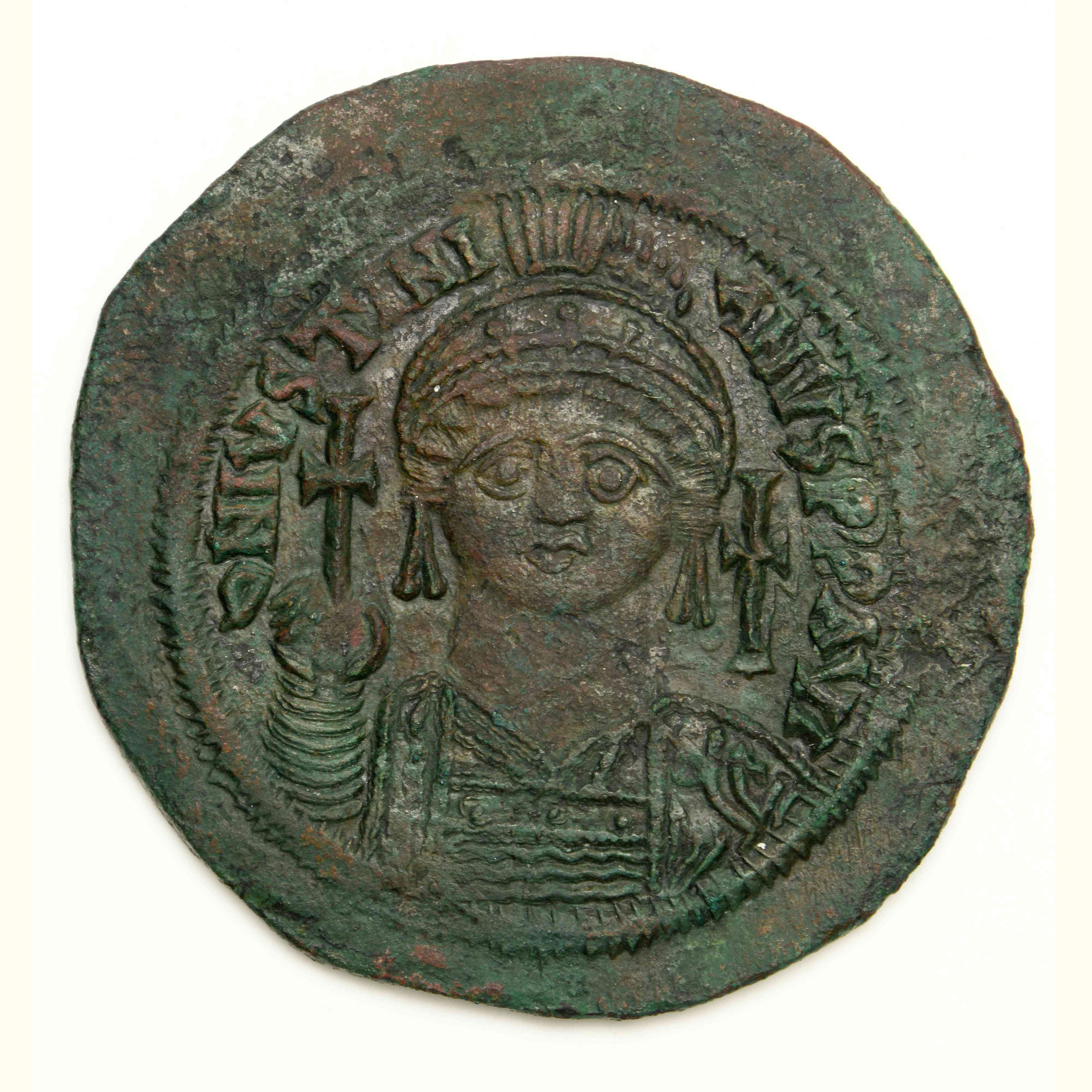 Justinian I — Follis (Kyzikos, 557–558), аверс, do_byzant