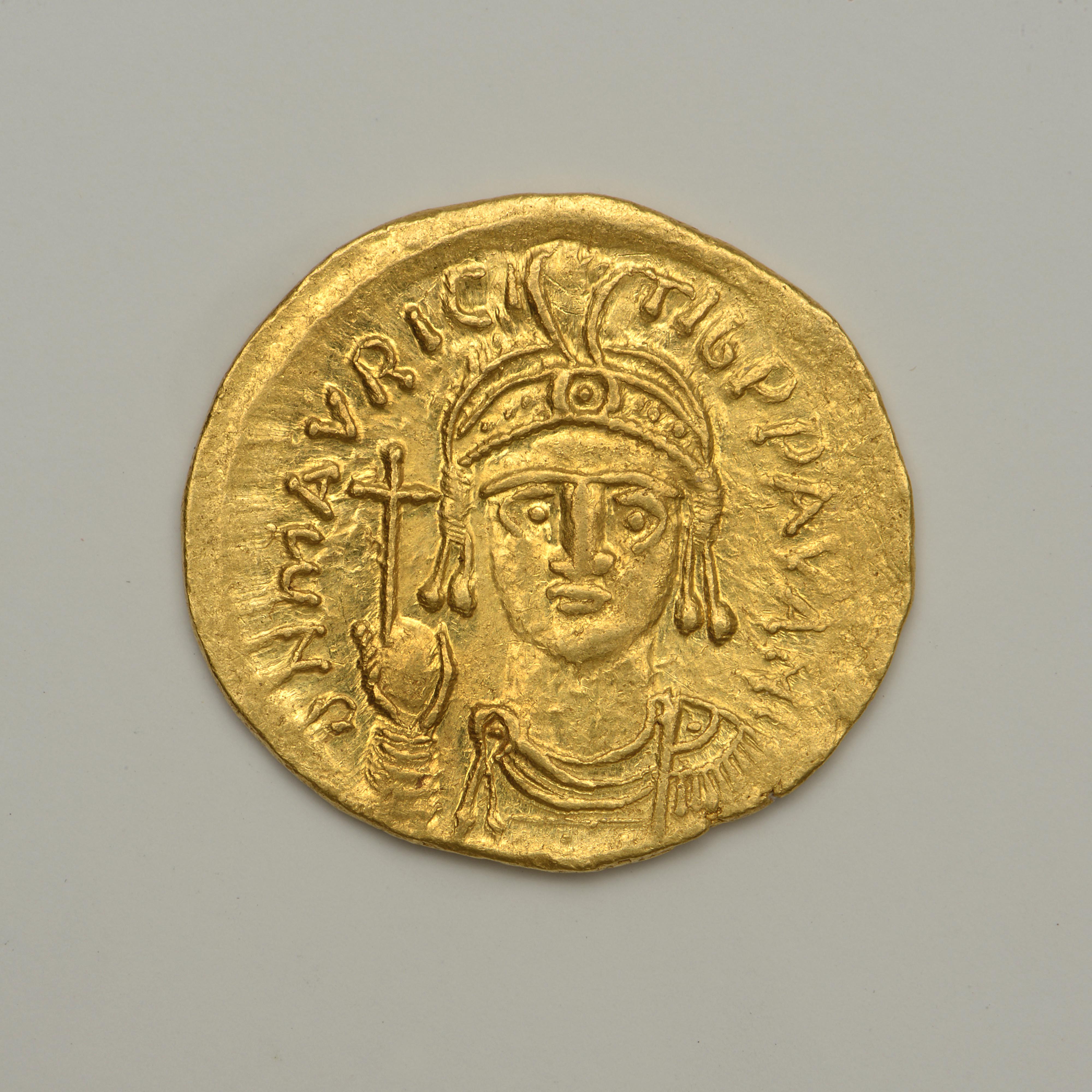 obverse Maurice Tiberius — Solidus (Carthage, 584–585)